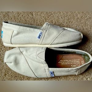 TOMS Size 5 CLASSIC SLIP ON CANVAS SHOES Women’s NWOT